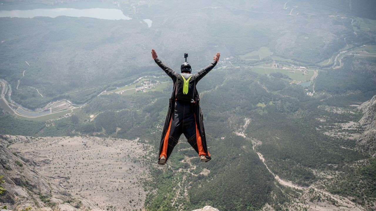 Duitser overleden bij ongeval met wingsuit in Zwitserland