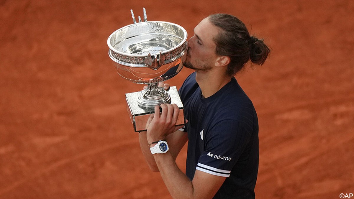 Eindelijk die verlossende grandslamzege: Alexander Zverev zwoegt zich op Roland Garros na vijfsetter voorbij Flavio Cobolli