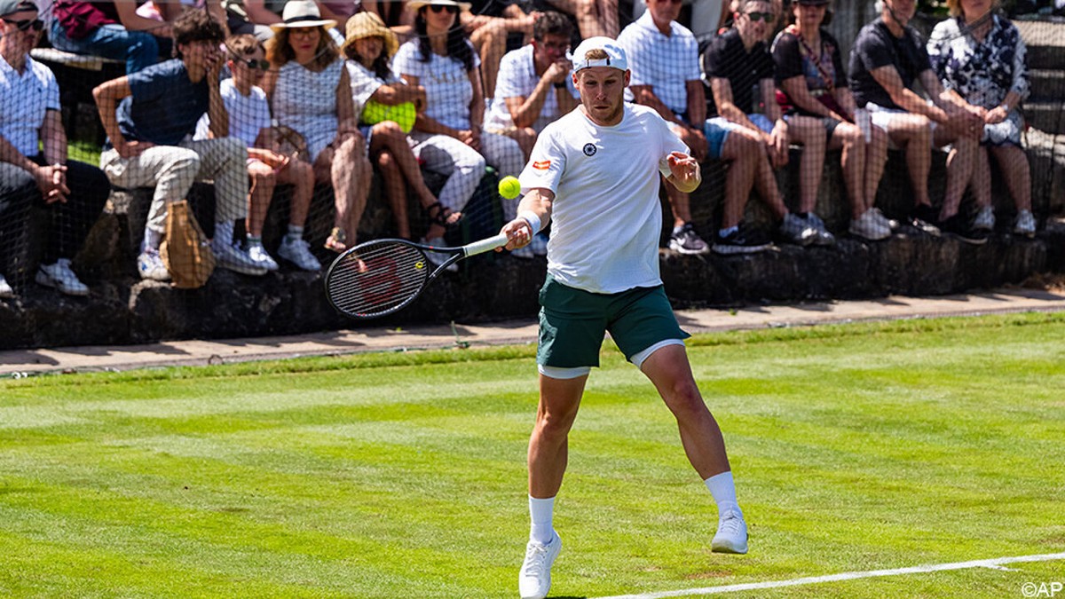 Tegen speler die 128 plaatsen hoger staat: qualifier Gauthier Onclin boekt in Stuttgart eerste zege op ATP-niveau