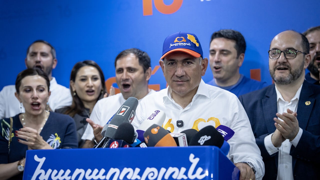 Partij van pro-Europese premier Pasjinjan wint verkiezingen in Armenië