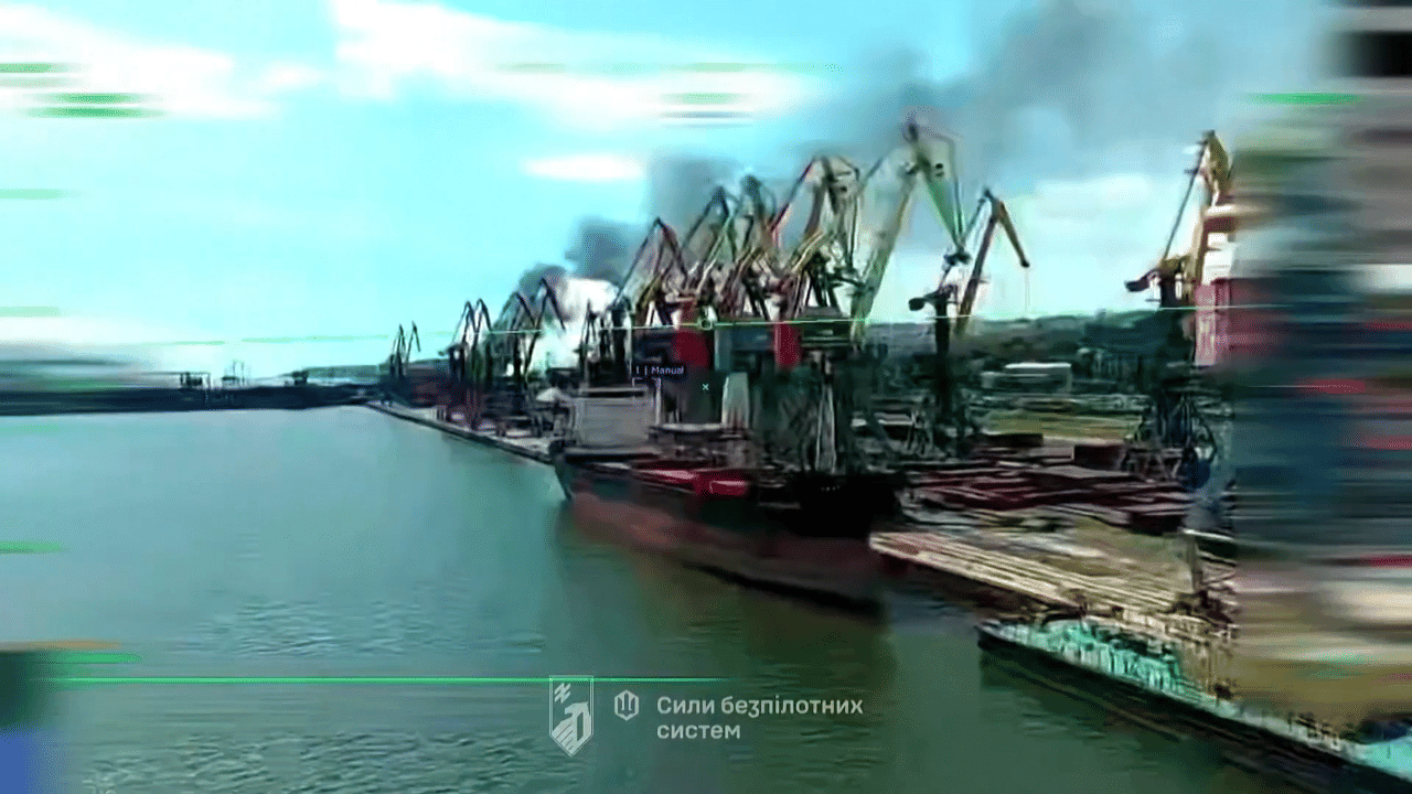 Oekraïne voert grootschalige aanvallen uit op infrastructuur diep in Rusland én op bezette haven Marioepol