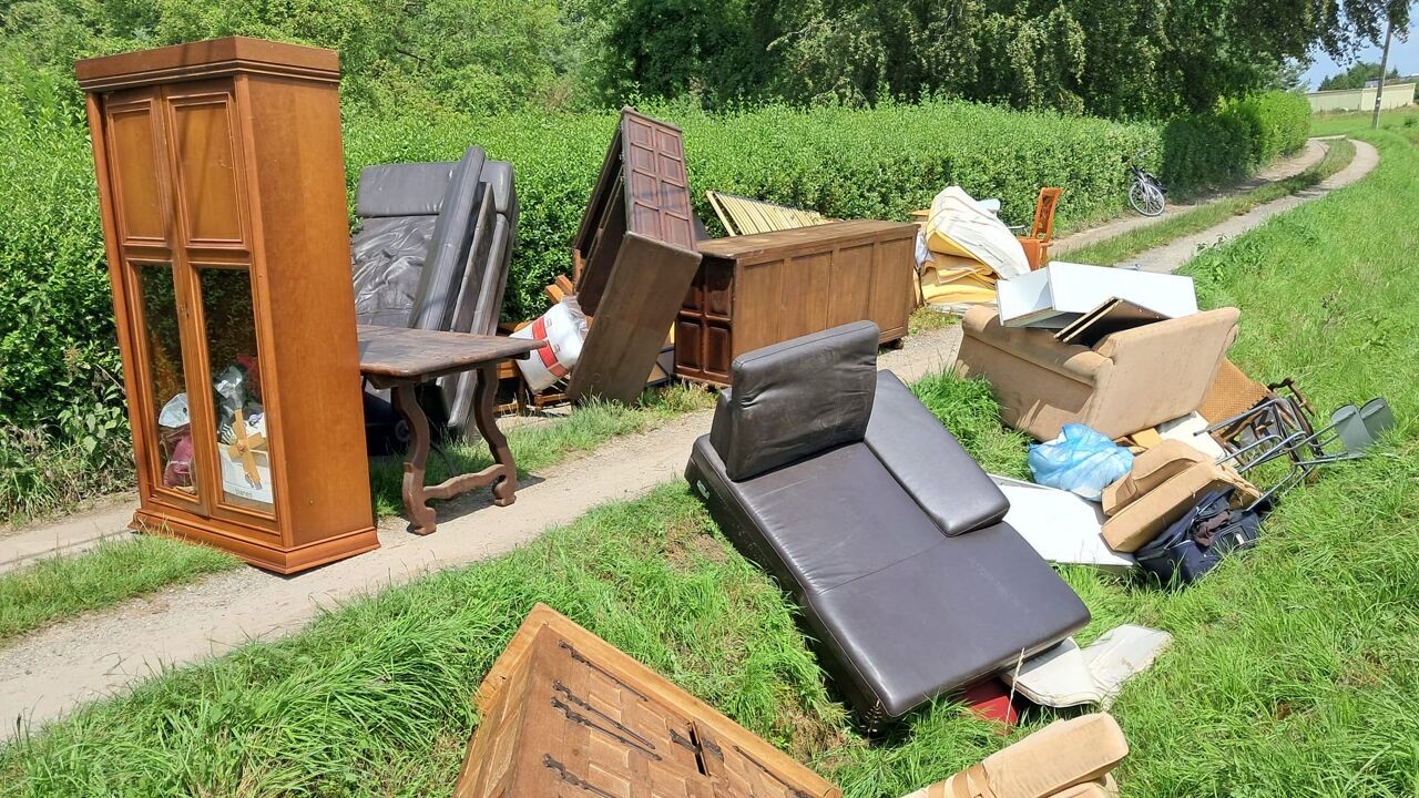 Documenten in achtergelaten meubels leiden politie naar verdachte van sluikstort in Kampenhout