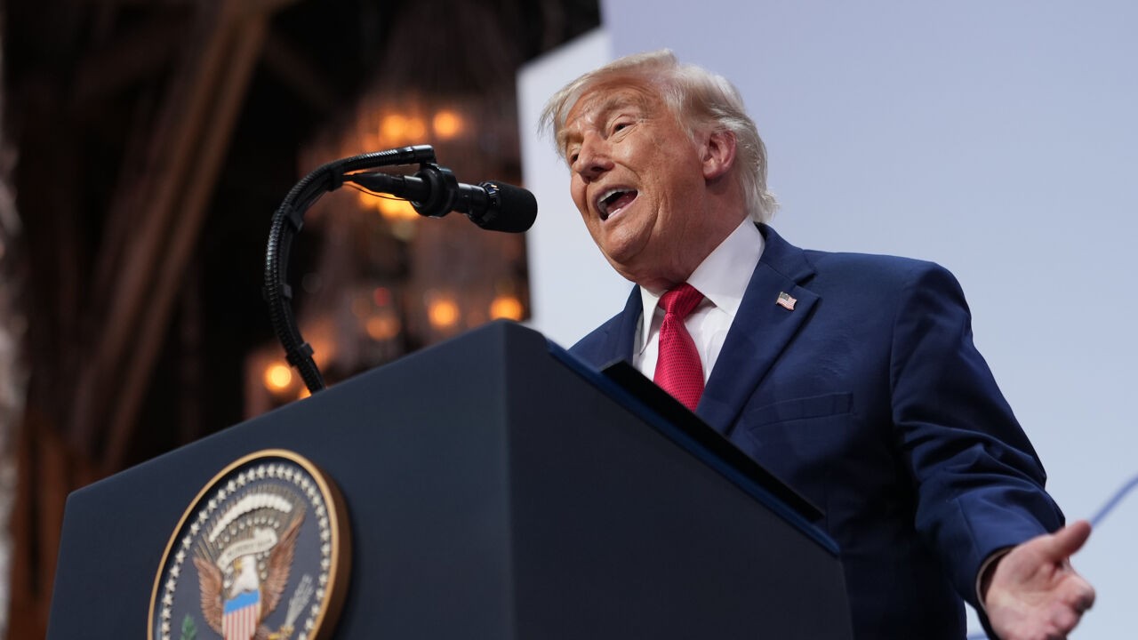 Trump zegt dat deal met Iran morgen al ondertekend kan worden, VS en Iran geven details akkoord vrij