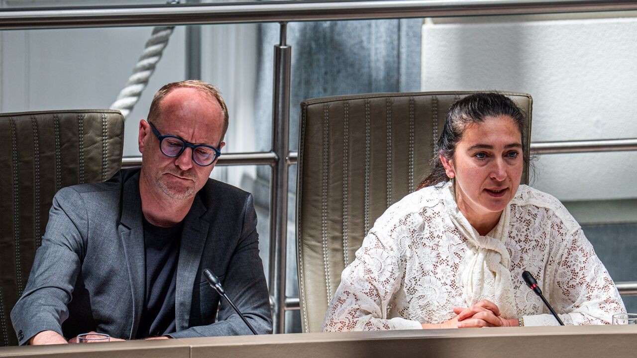 Vlaamse regering krijgt kamerbreed kritiek over leerlingenvervoer: "Te veel bezig met centen en politiek cynisme"