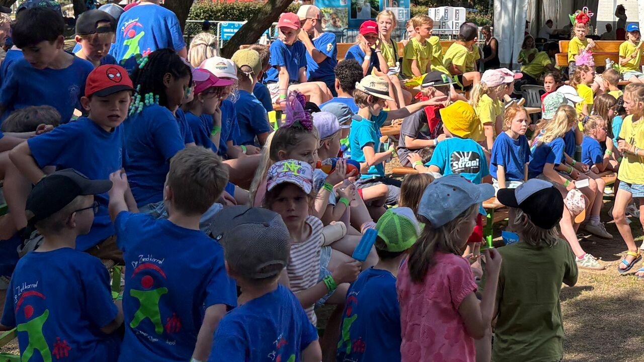 Zee van zonnepetjes op Keiheuvel in Balen: Bengelpop verwelkomt meer dan 8.500 kinderen
