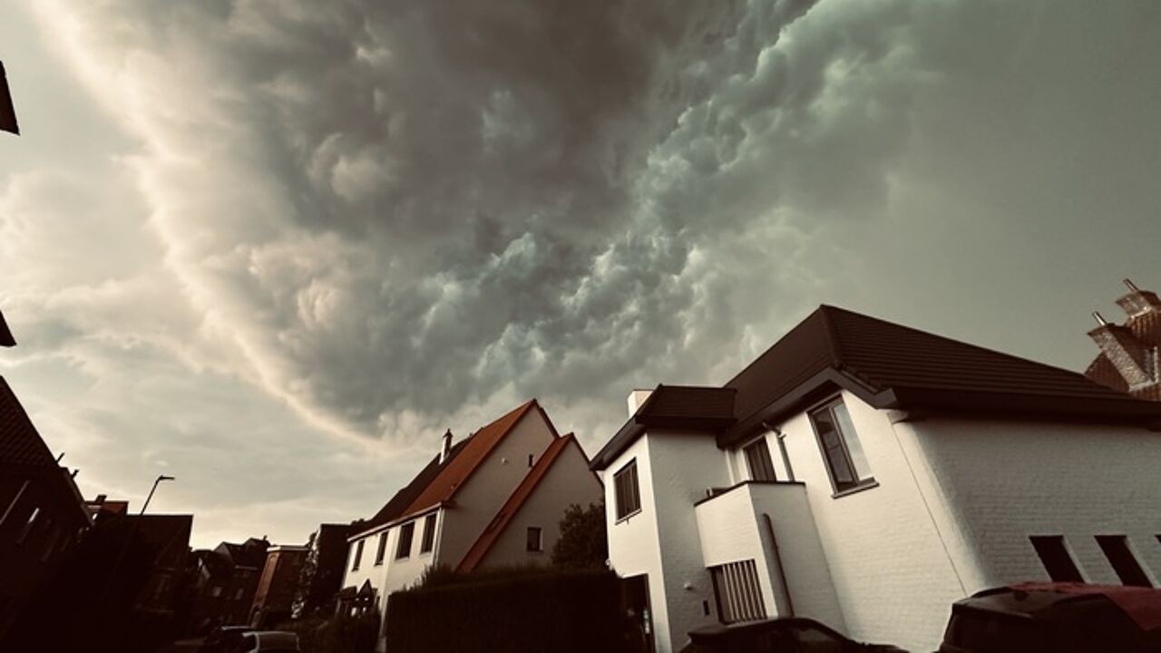 Waarom volgt zo vaak onweer op warme dagen?