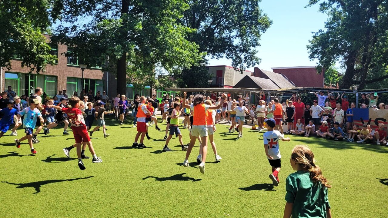 Basisschool in Sint-Job-in-'t-Goor organiseert eigen WK voetbal: "Goede mindset is het belangrijkste"