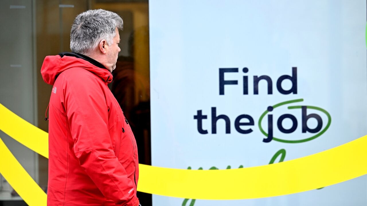 Meer 65-plussers aan het werk, maar aantal jobs voor jongeren daalt