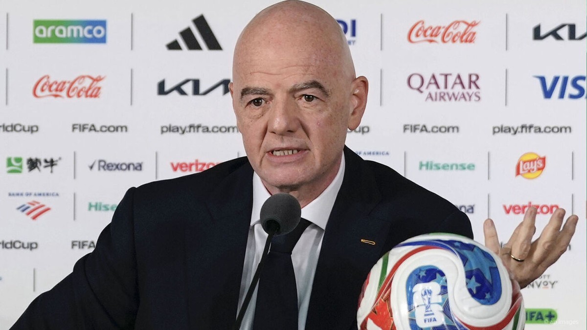 Gianni Infantino verdedigt omstreden plan: "Het is een aanbod en een kans, geen verplichting"