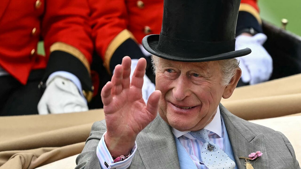 Charles maakt als eerste Britse koning belastingaangifte bekend: hij betaalde vorig jaar 14,9 miljoen euro