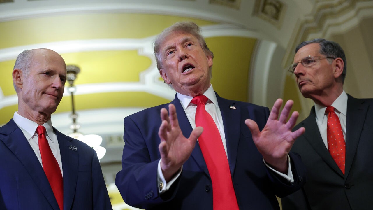 "Zo kwaad als wilde wesp": hoe zowel oorlog in Iran als nieuwe kieswet Donald Trump op ramkoers met zijn senatoren brengt