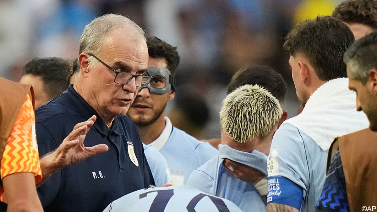 Ambras in de klas: spelers van Uruguay komen vlak voor sleutelmatch tegen Spanje in opstand tegen coach Bielsa