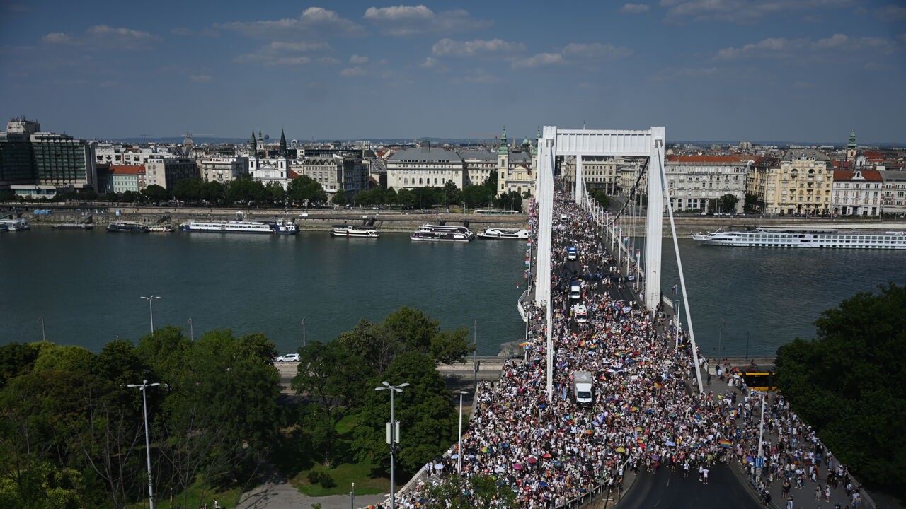 Tienduizenden mensen op eerste Pride in Boedapest sinds vertrek Orban