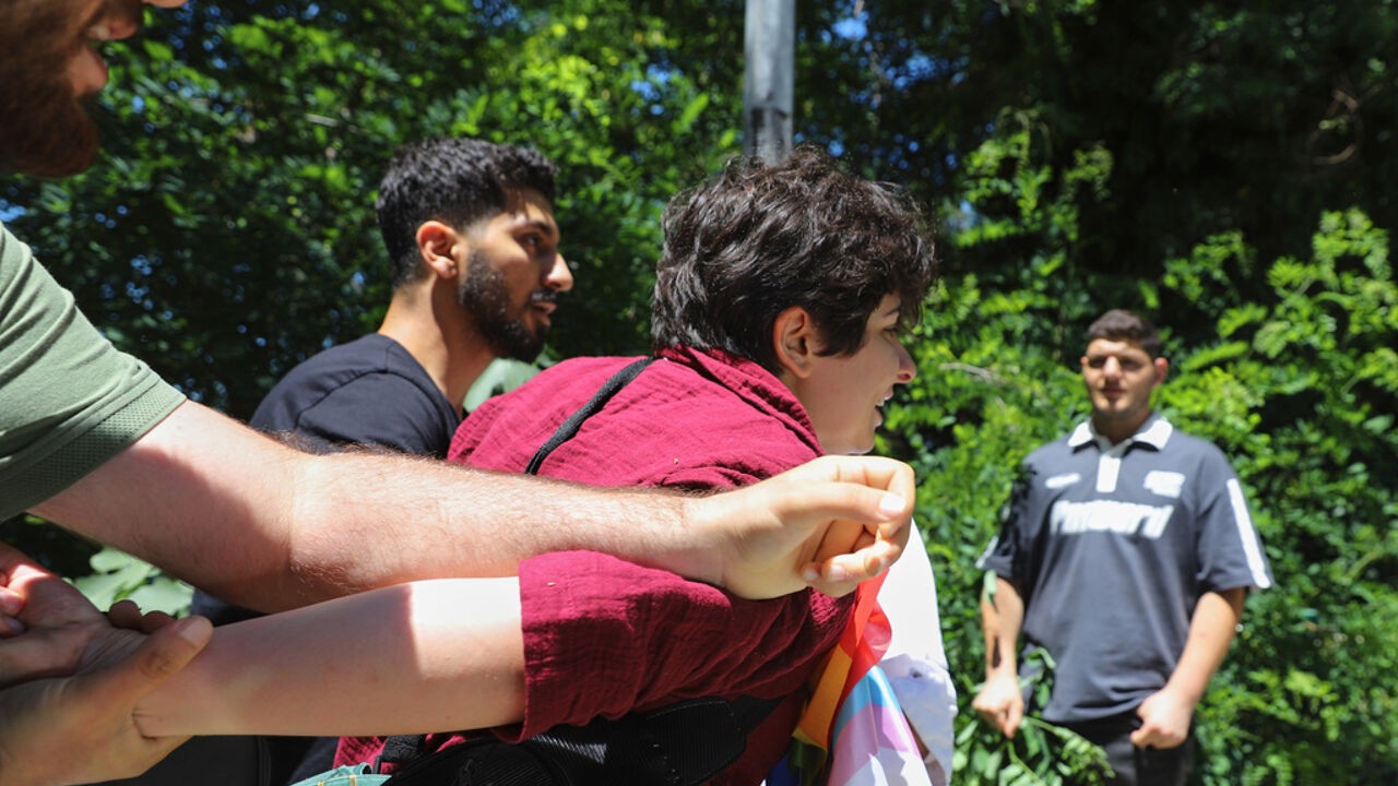 Politie pakt 50-tal mensen op bij verboden Pride-mars in Istanbul