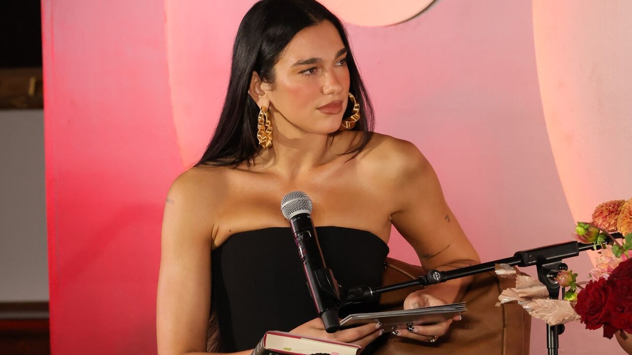 'Manifesto Library': Dua Lipa opent bibliotheek in Porto met verboden, omstreden of gecensureerde boeken