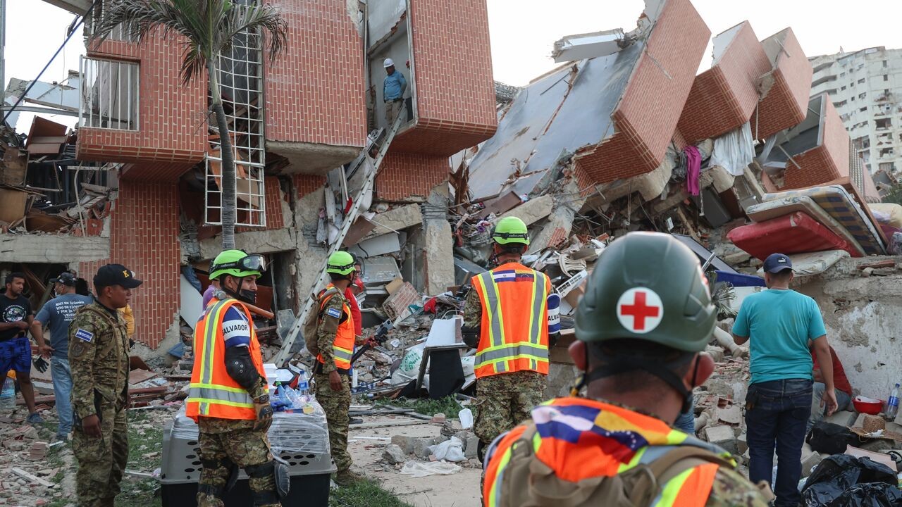 Man van 21 na 106 uur levend vanonder puin gehaald, naschok van 4.6 ten noorden van Caracas