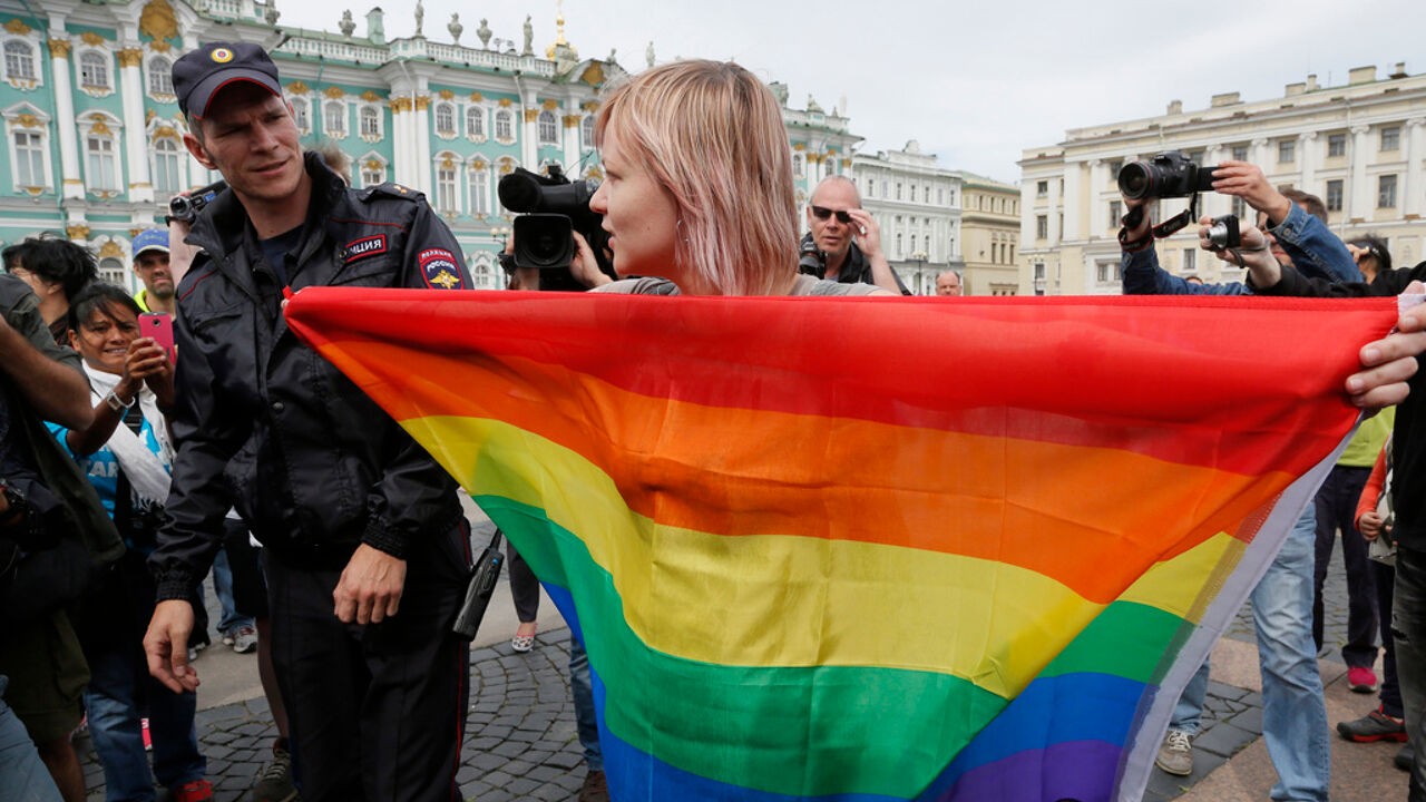 Eigenaar van LGBTQ+-nachtclub en 2 medewerkers krijgen lange celstraffen in Rusland wegens "extremistische" activiteiten