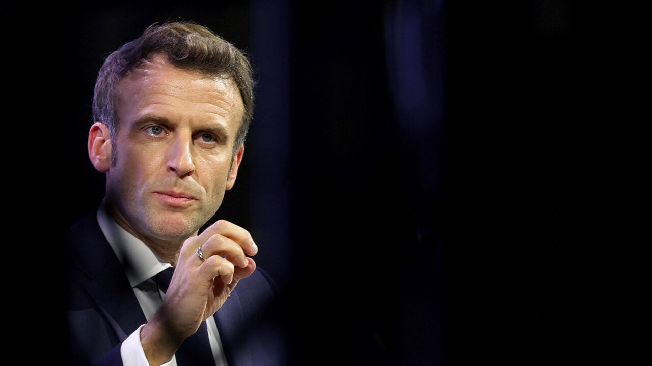 Macron wil Europees verbod op sociale media voor jongeren onder de 15
