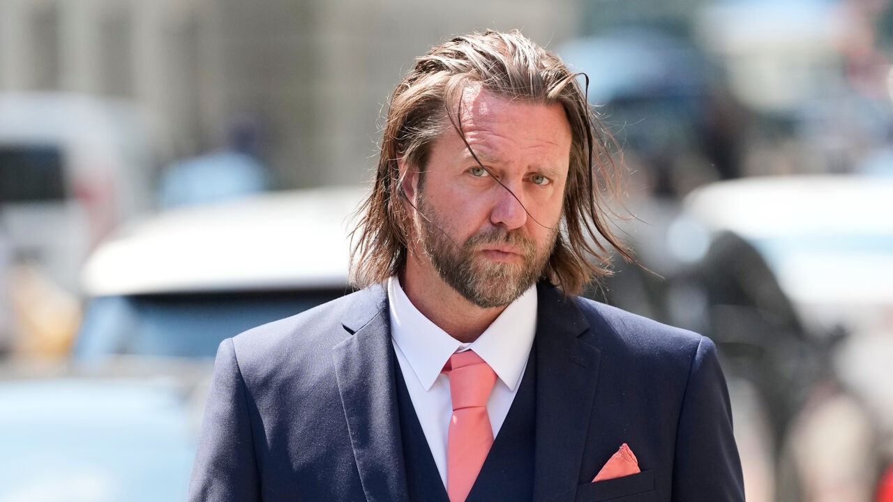 Netflix opgelicht voor 11 miljoen dollar: filmregisseur Carl Rinsch (48) veroordeeld tot 2,5 jaar cel