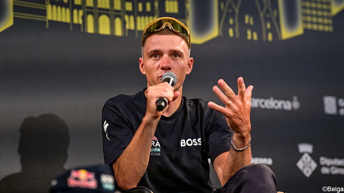 Remco Evenepoel verdeelt en heerst op persconferentie (zeker bij Nederlandse vraag): "Ik weet wat jullie willen horen"