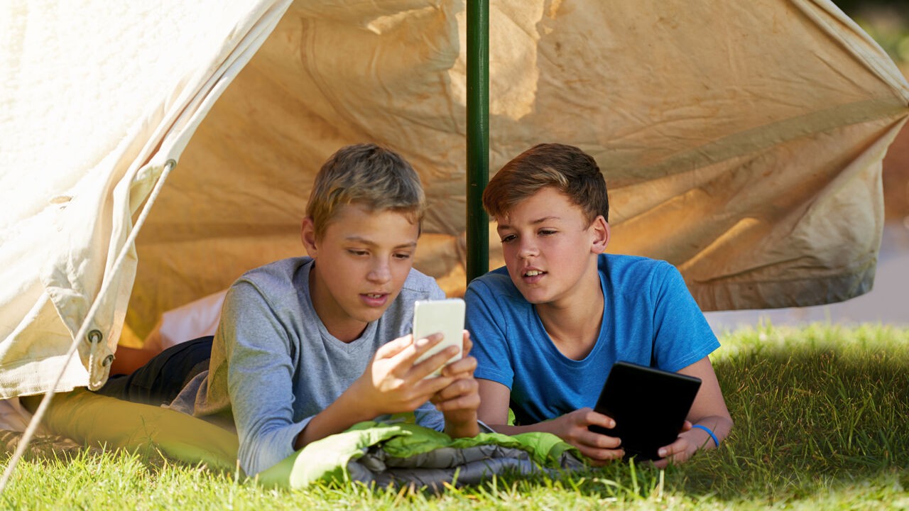 Kazou verbiedt gsm's op zomerkamp voor kinderen jonger dan 13: "Ze maken heimwee soms erger"