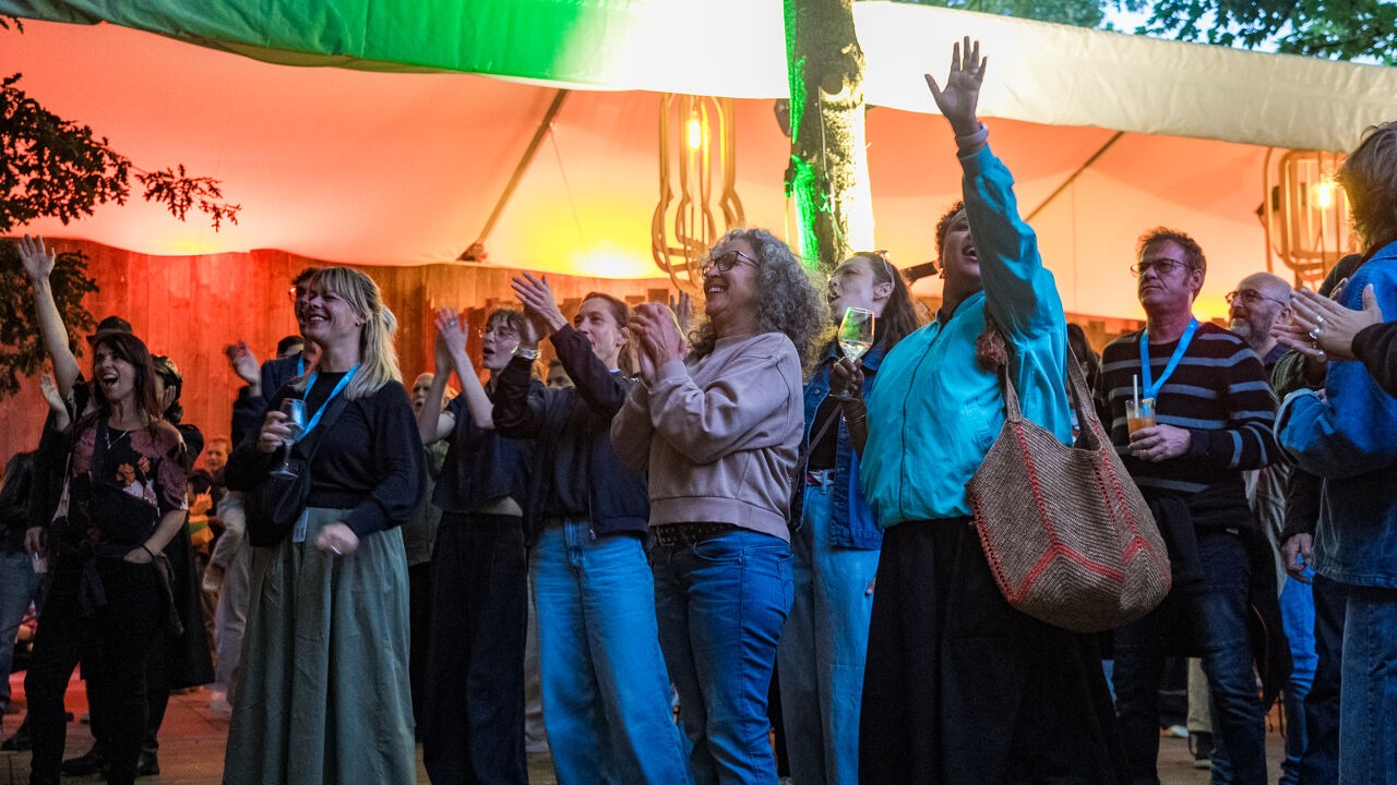 'Being Britney', 'De blauw' en een one-man-punkband: dit zijn onze 3 tips voor Theater aan Zee