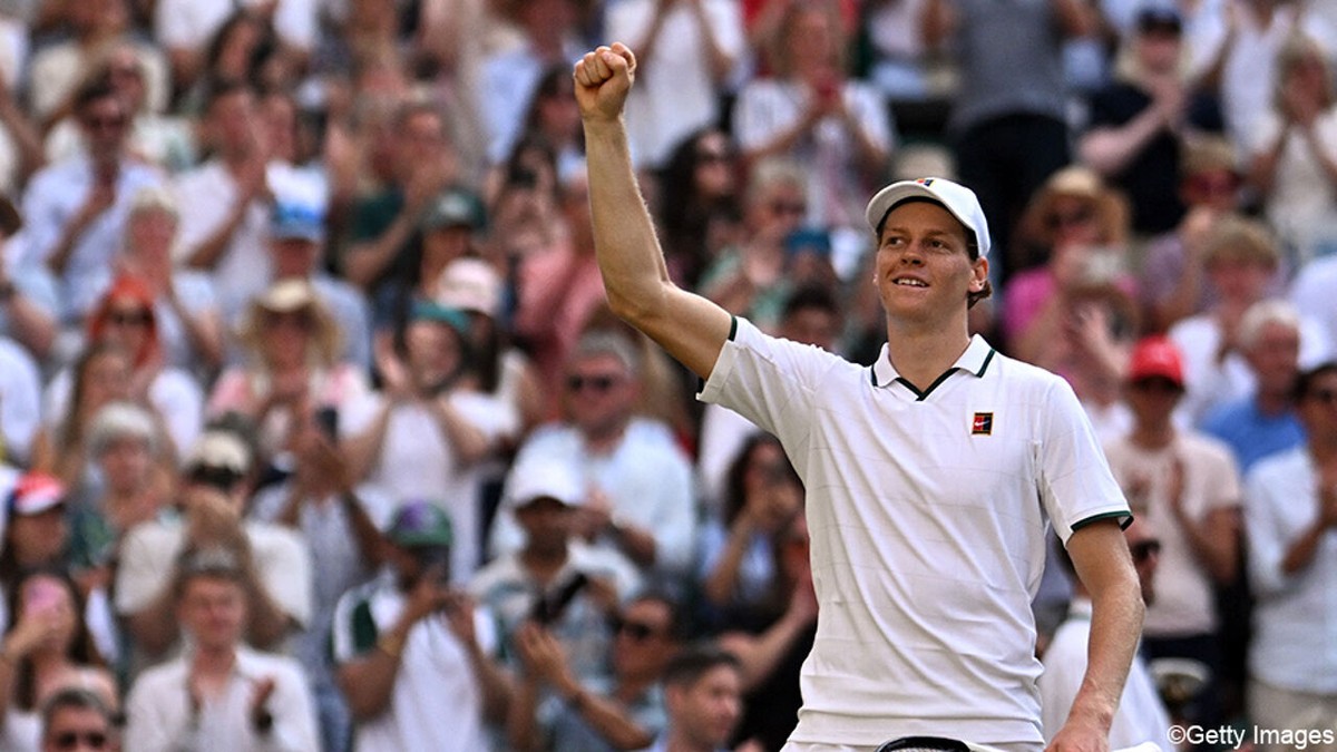 Indrukwekkende Sinner speelt Djokovic zoek en plaatst zich voor Wimbledon-finale tegen Zverev