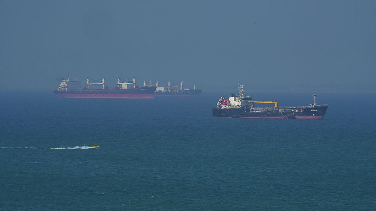 Iran: "Straat van Hormuz volledig dicht voor scheepvaart", VS voert bombardementen uit