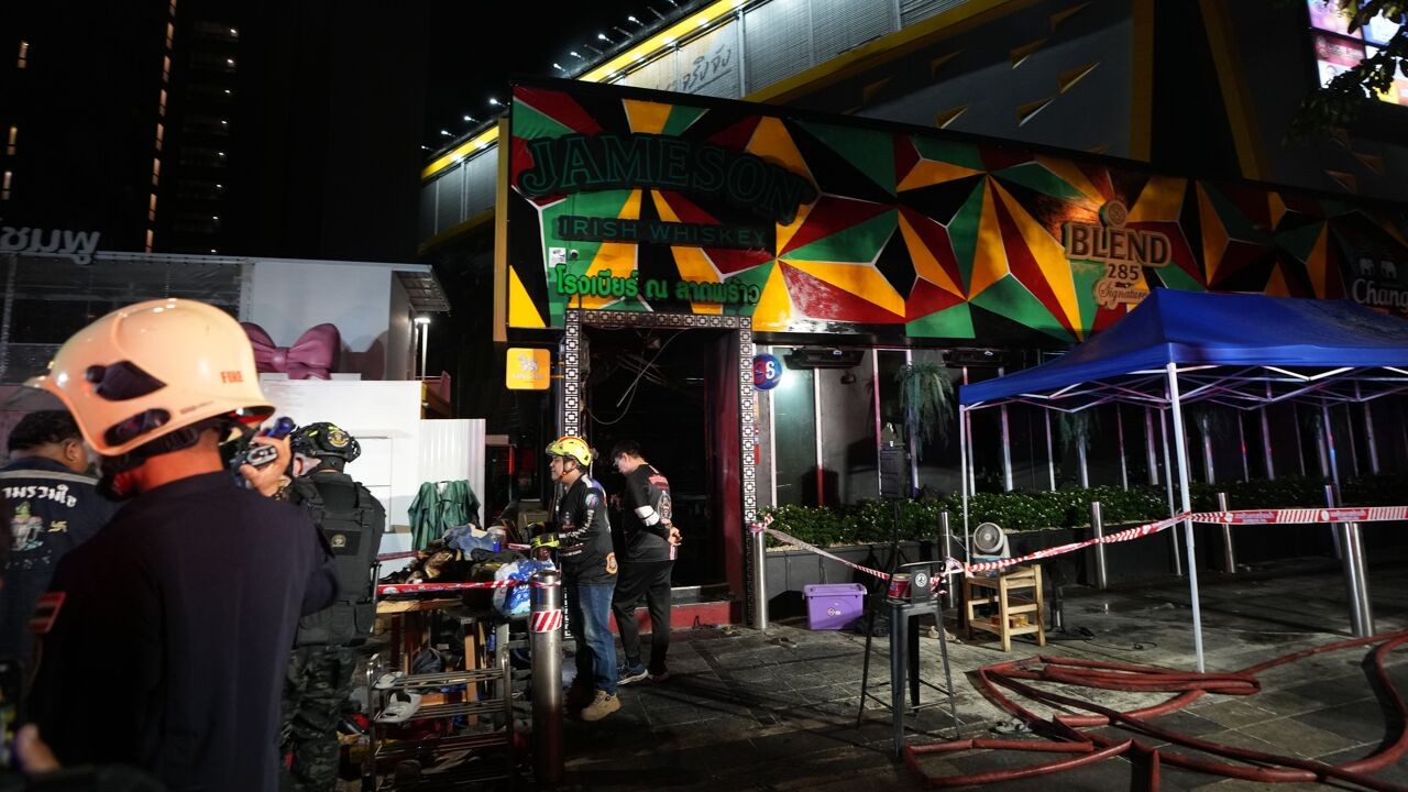 Minstens 27 doden en tientallen gewonden bij zware brand in café in Thaise hoofdstad Bangkok