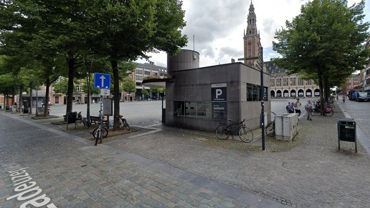 Fietsers onder invloed botsen tegen elkaar in Leuven: vrouw loopt open armbreuk op