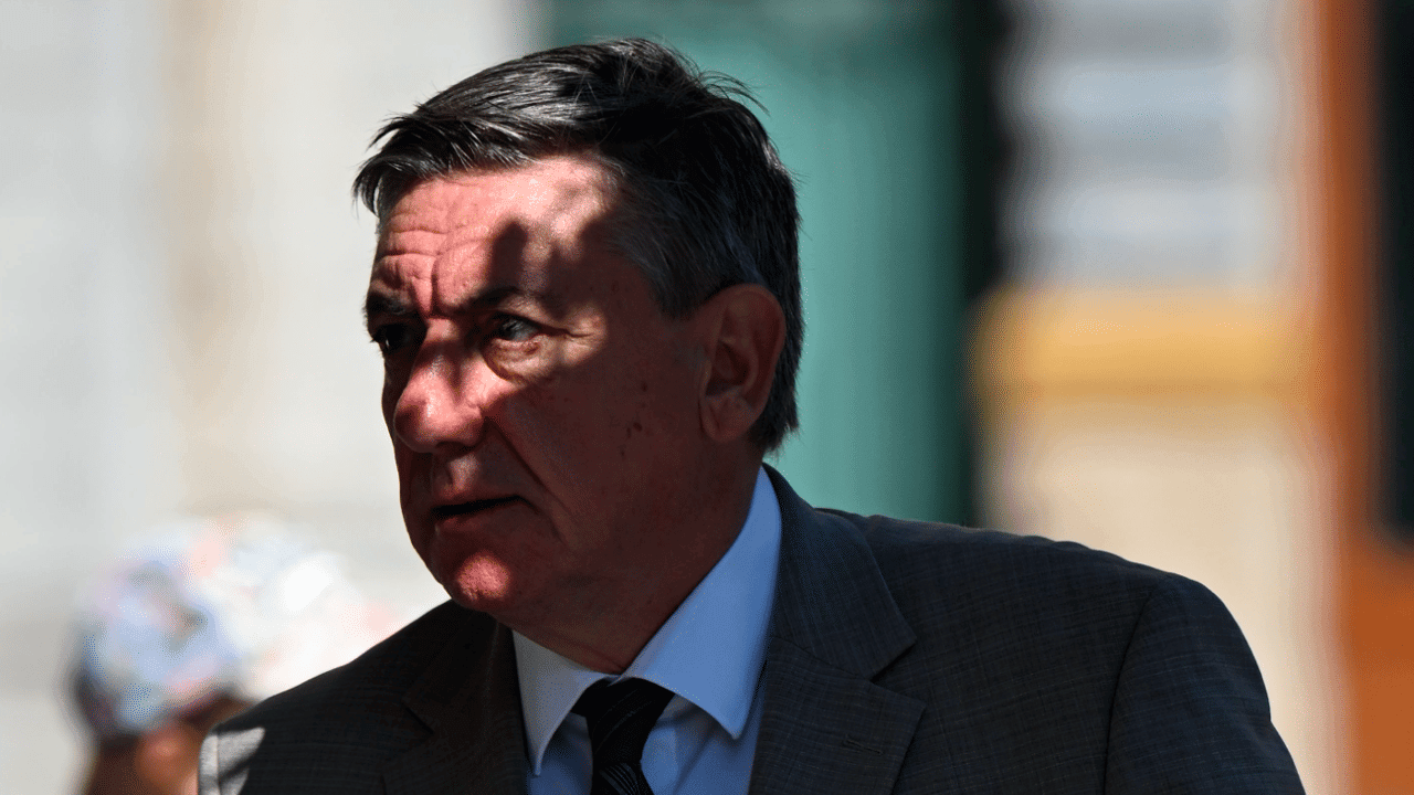 Minister Jambon staat ervoor open voorwaarden flexi-jobs te herbekijken