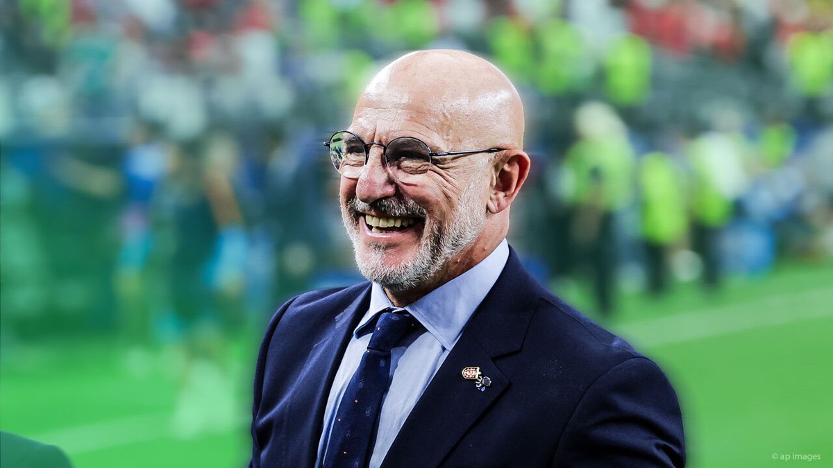 De voetbalprofessor die het tikitaka een modernere smoel gaf: kan Luis de la Fuente met Spanje unieke trilogie volmaken?