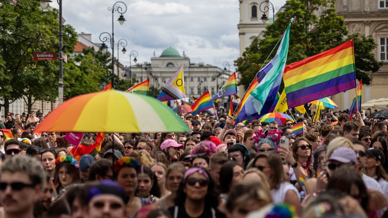 Poolse president blokkeert wet die LGBTQ+-koppels wil laten samenwonen