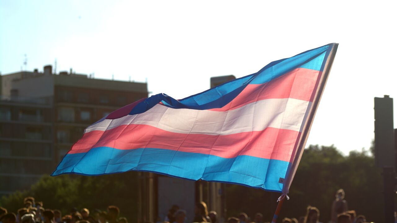Buur klimt over omheining van tuin om trans vrouw aan te vallen in Westmalle: "Ik leef in angst, wat als hij verder gaat?"