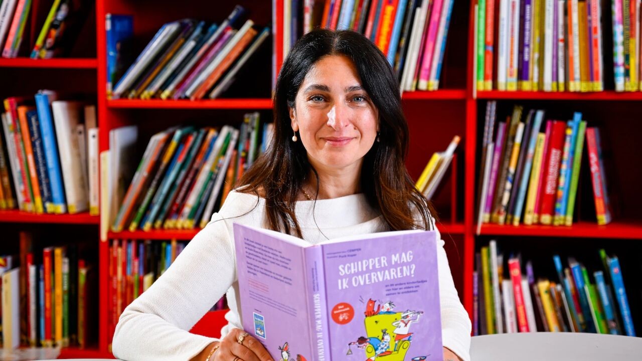 Van Lucky Luke tot virale 'tradwife'-roman: Vlaamse ministers krijgen zomerlectuur van minister Caroline Gennez