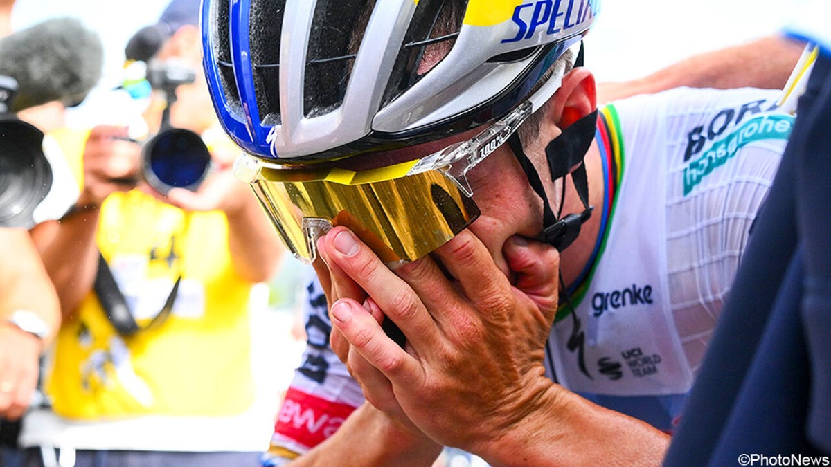"Trillend van emoties": Remco Evenepoel haalt zijn gram in de bergen: "Nu mag er geen enkel negatief woord gezegd worden"