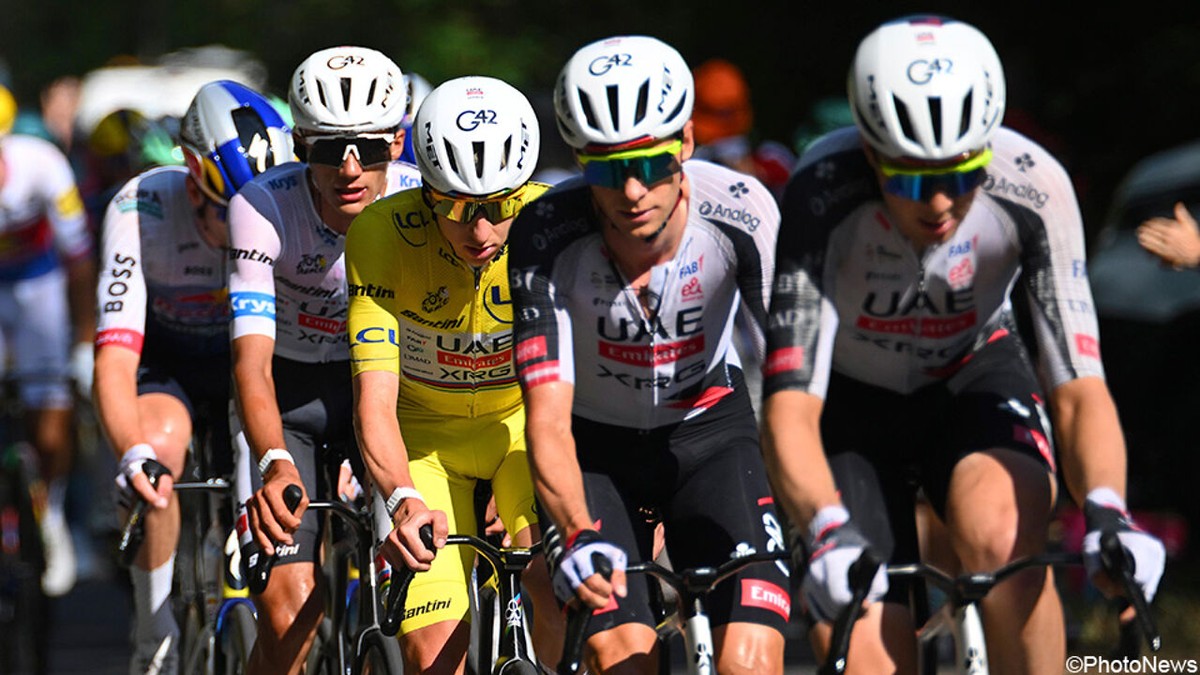 Zieke renners eten apart en ook in de bus is er een scheidingsmuur: UAE gaat het slot van de Tour de France in met kopzorgen
