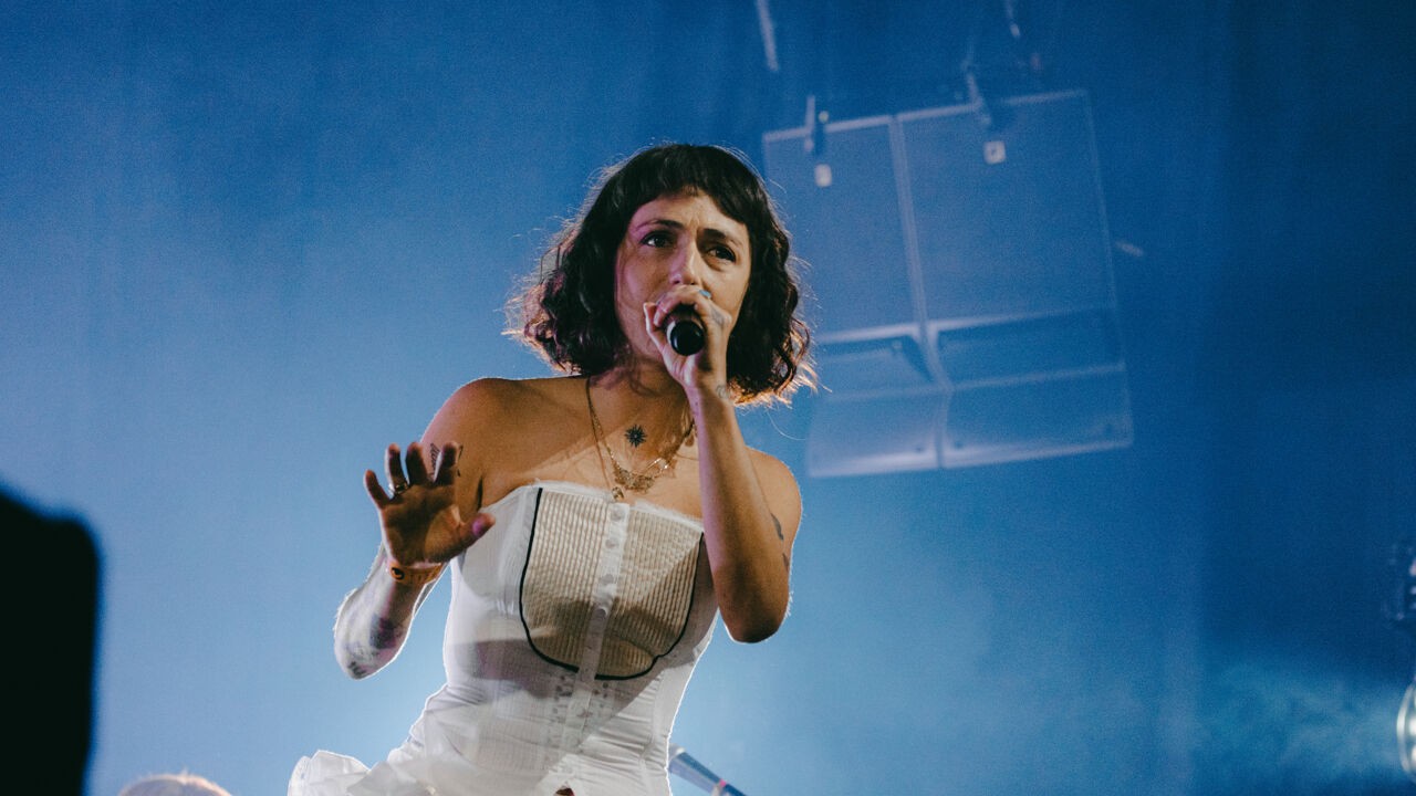 "Alle witte mannen naar achteren"-uitspraak van Sophie Straat op Gentse Feesten is geen discriminatie, oordeelt Unia