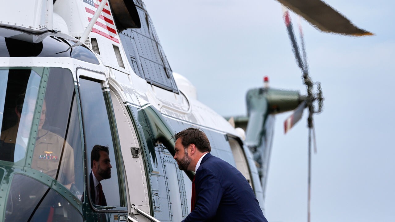 Helikopter gebruiken voor golflessen van zoon? Veiligheidsagent van J.D. Vance geschorst na gelekte info