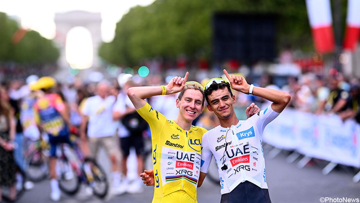 Rust en gerichte trainingsprikkels moeten Tadej Pogacar tussen Tour en Vuelta helpen: "Maar ook nog het WK erbij is een risico"