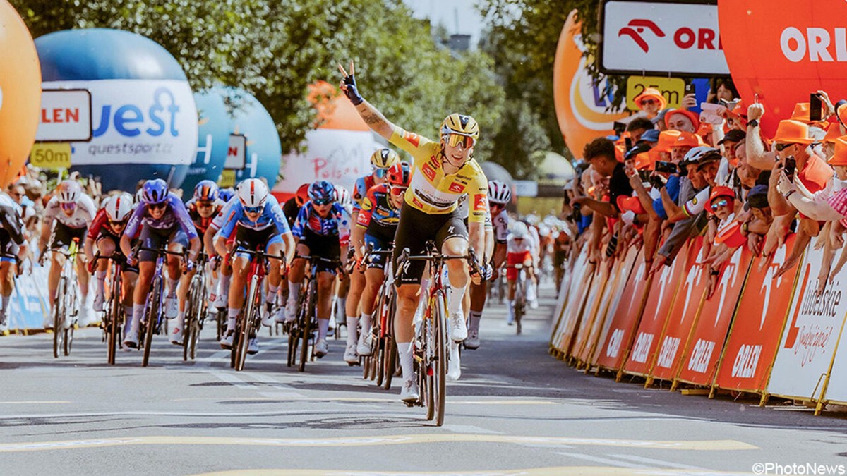 Lorena Wiebes laat geen kruimel liggen en wint Ronde van Polen na loepzuivere sprinthattrick