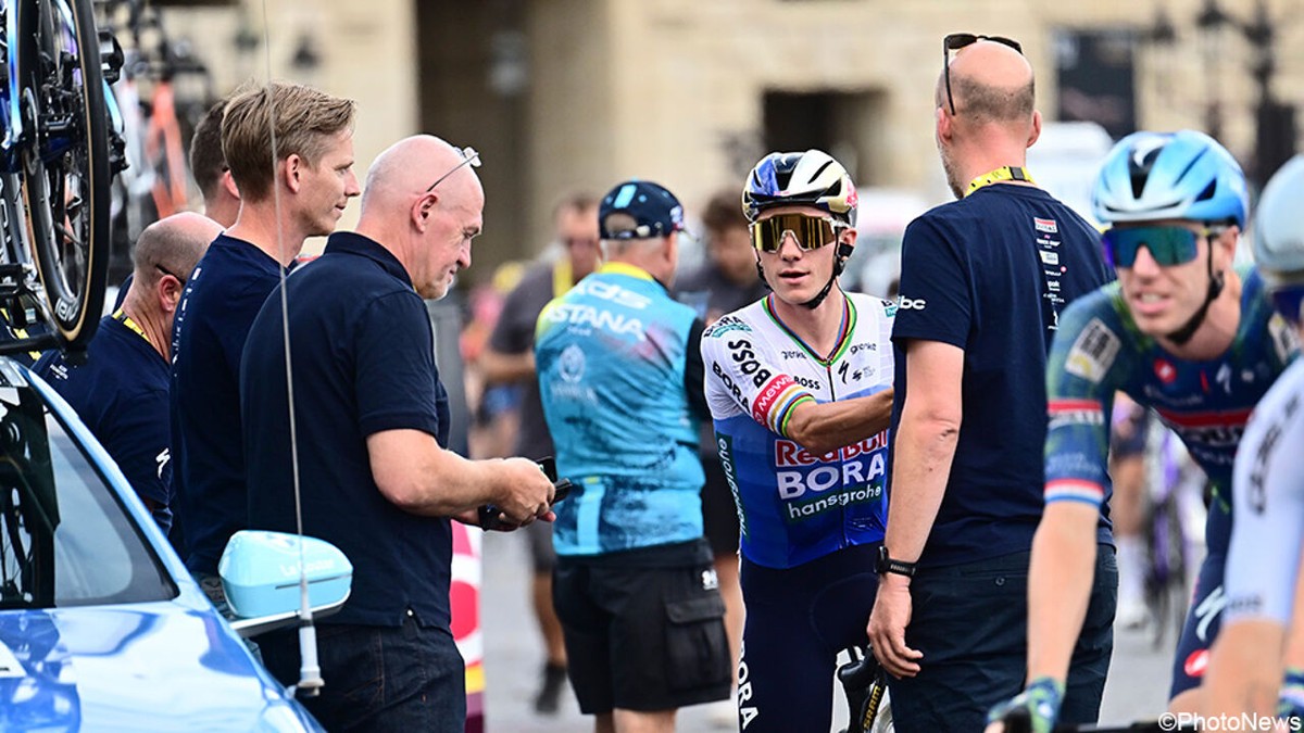 Uit het oog, maar niet uit het hart: Remco Evenepoel en ex-werkgever Soudal-Quick Step verbroederen in Parijs