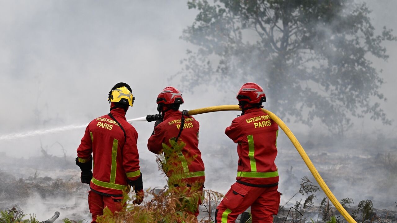 Al 240 huizen in de as gelegd in getroffen departement Gironde, 75 brandweerlieden gewond geraakt
