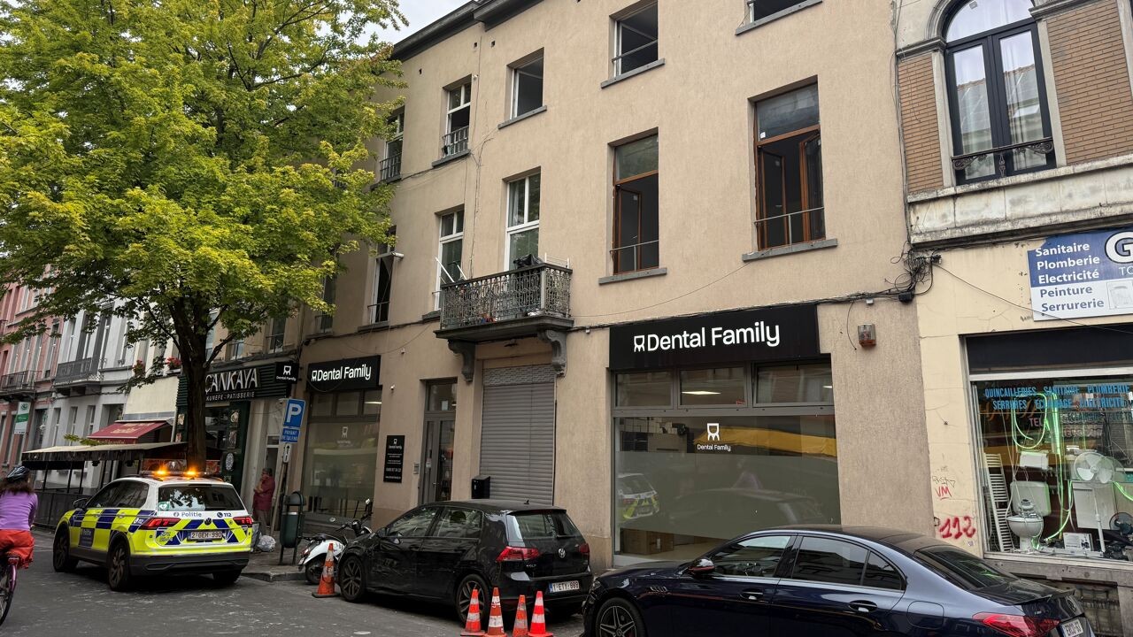 2 doden en 8 gewonden bij zware brand in Schaarbeek, gemeentelijk rampenplan afgekondigd