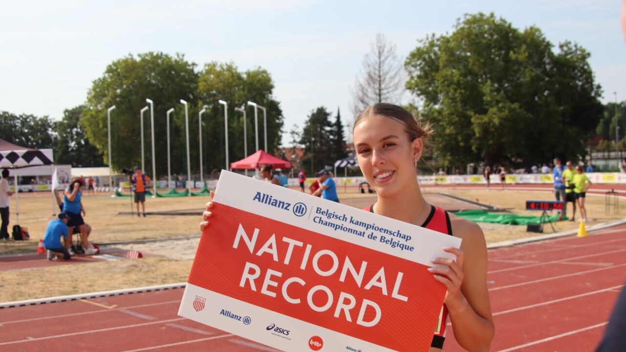 16-jarige Amélie Coenen uit Ham stunt bij verspringen op BK atletiek: "Moeilijk te beseffen dat ik Nafi Thiam klop"