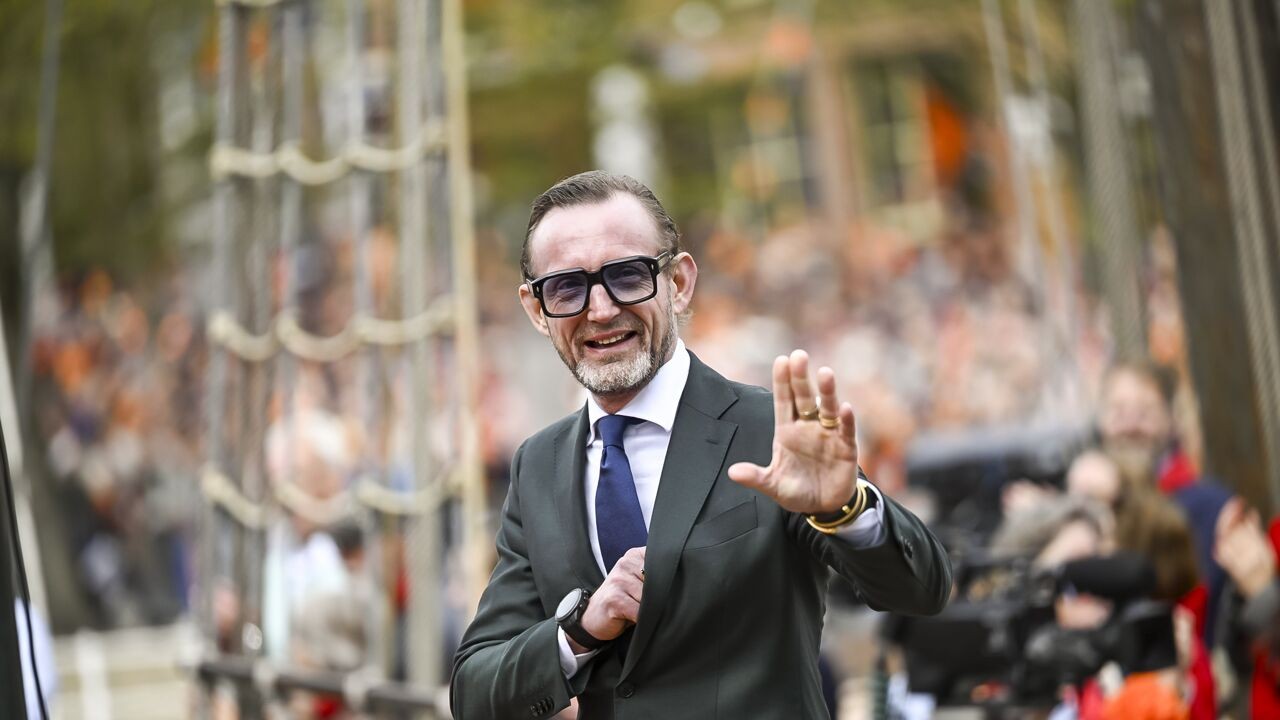 Prins Bernhard verkoopt al zijn zakelijke belangen