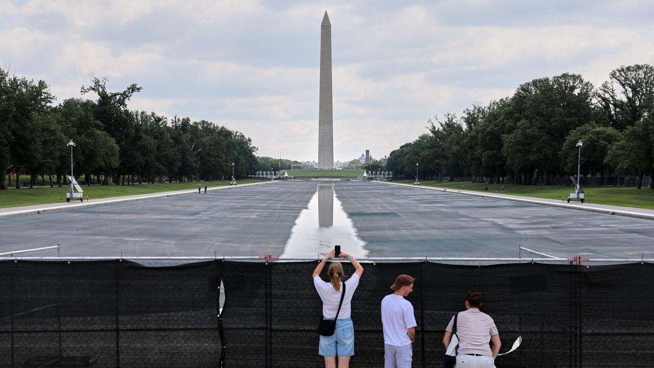 Schade aan Reflecting Pool komt door "gebrekkige en overhaaste installatie", verzoek om aanklacht tegen ex-olympiër David Hearn te laten vallen