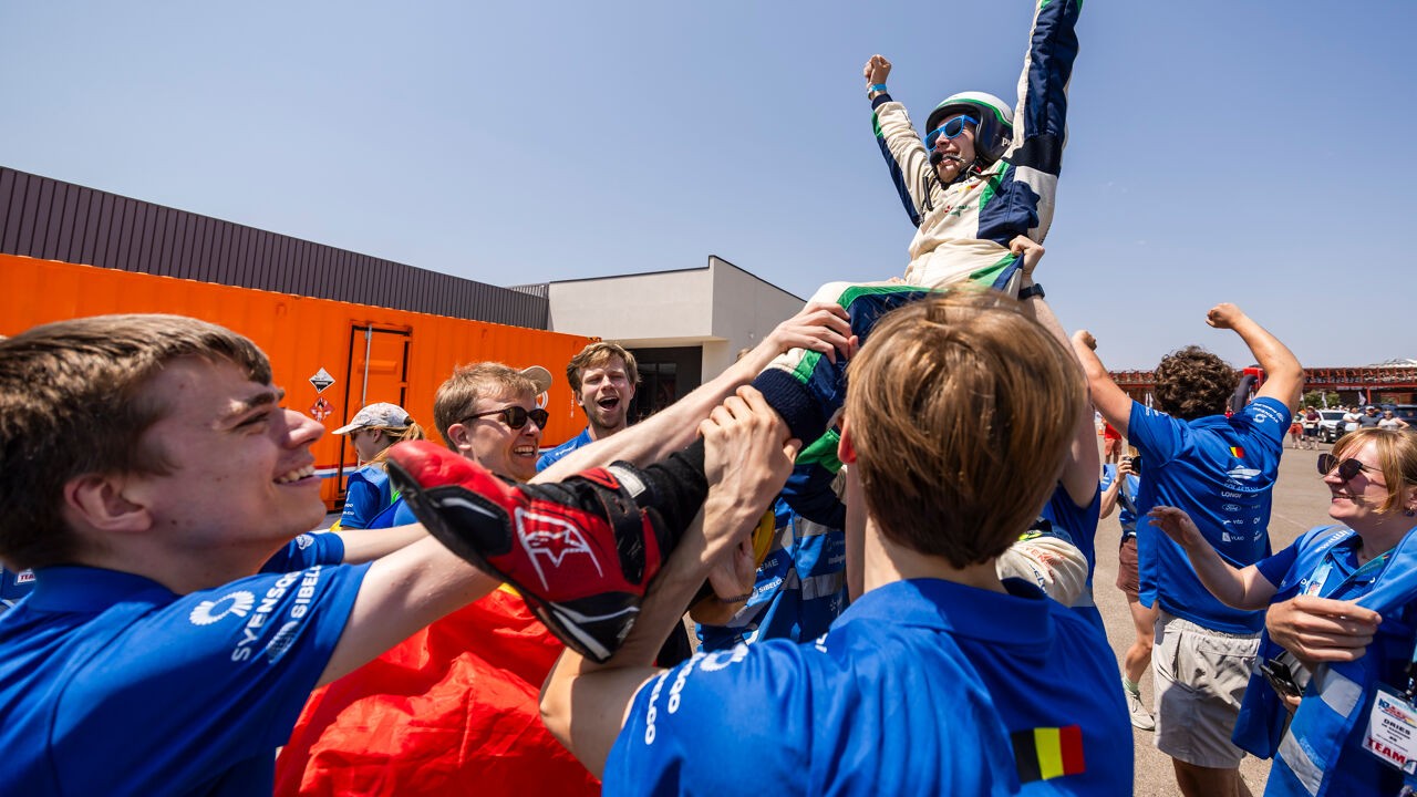 Op zonne-energie naar de overwinning: studenten KU Leuven triomferen in 8-daagse wedstrijd voor zonnewagens in VS