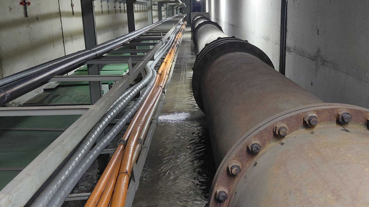 Kennedyfietstunnel afgesloten door lek in grote waterleiding: "Geen impact op watervoorziening Linkeroever"