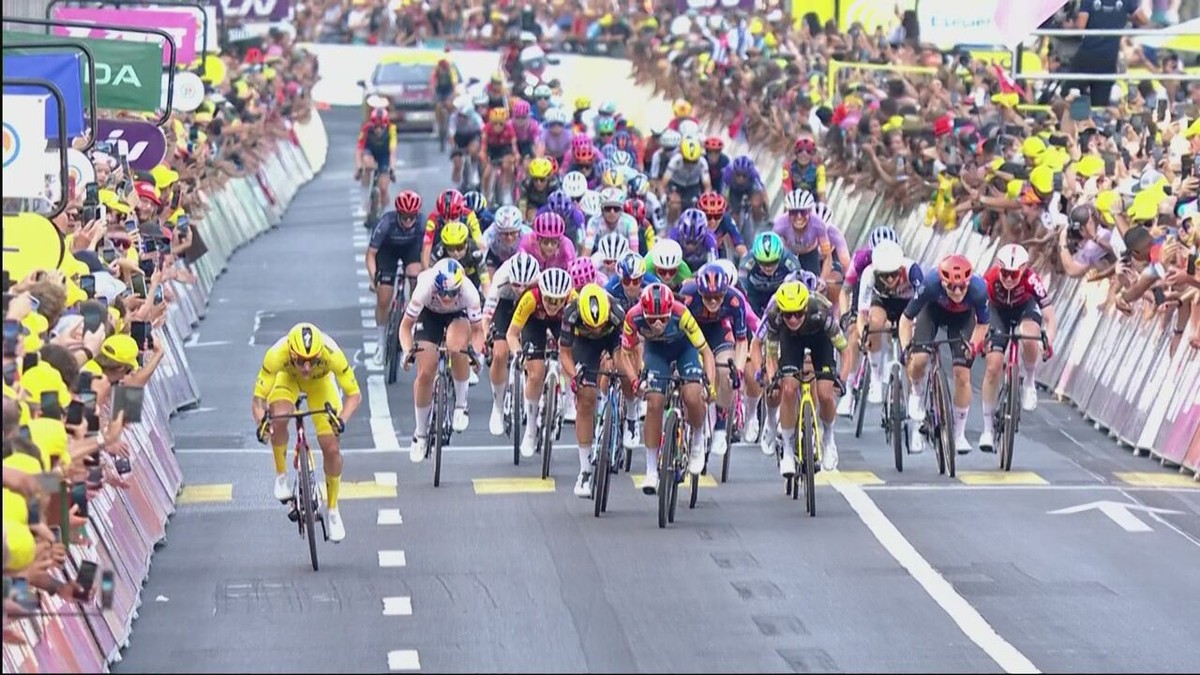 VIDEO - Wie anders? Lorena Wiebes sprint met overmacht naar 2e zege op rij